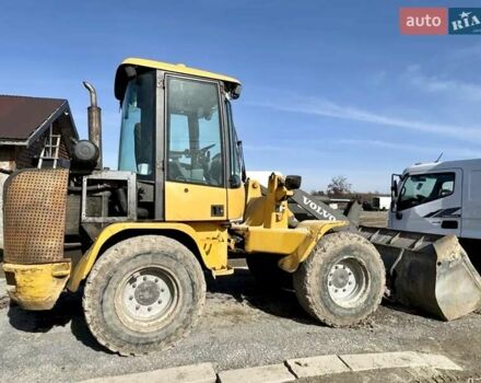 Желтый Вольво L 35D, объемом двигателя 0 л и пробегом 100 тыс. км за 16000 $, фото 3 на Automoto.ua