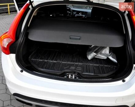 Білий Вольво V60 Cross Country, об'ємом двигуна 2.5 л та пробігом 161 тис. км за 14500 $, фото 23 на Automoto.ua