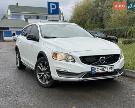 Белый Вольво V60 Cross Country, объемом двигателя 2.5 л и пробегом 161 тыс. км за 14500 $, фото 1 на Automoto.ua