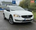 Белый Вольво V60 Cross Country, объемом двигателя 2.5 л и пробегом 161 тыс. км за 14900 $, фото 1 на Automoto.ua