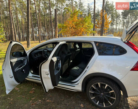 Білий Вольво V60 Cross Country, об'ємом двигуна 2.5 л та пробігом 99 тис. км за 17300 $, фото 10 на Automoto.ua