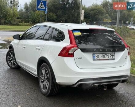 Белый Вольво V60 Cross Country, объемом двигателя 2.5 л и пробегом 161 тыс. км за 14500 $, фото 5 на Automoto.ua