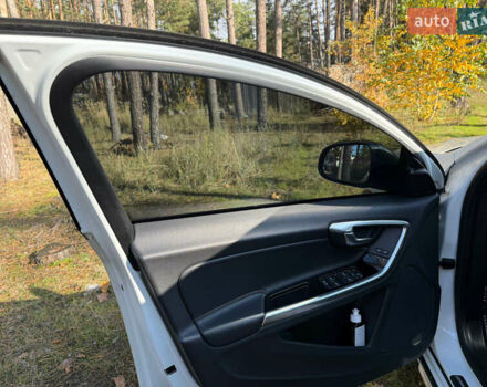 Білий Вольво V60 Cross Country, об'ємом двигуна 2.5 л та пробігом 99 тис. км за 17300 $, фото 5 на Automoto.ua