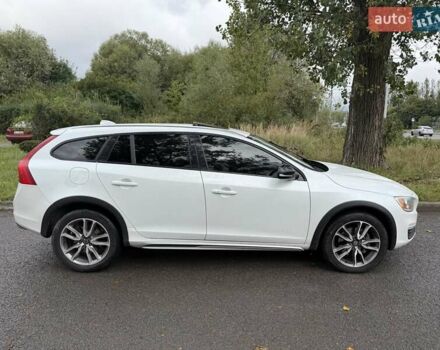 Белый Вольво V60 Cross Country, объемом двигателя 2.5 л и пробегом 161 тыс. км за 14900 $, фото 3 на Automoto.ua