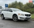 Белый Вольво V60 Cross Country, объемом двигателя 2.5 л и пробегом 161 тыс. км за 14900 $, фото 1 на Automoto.ua