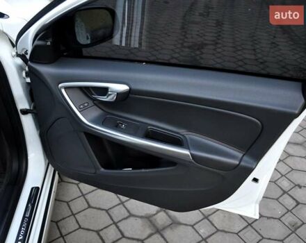 Білий Вольво V60 Cross Country, об'ємом двигуна 2.5 л та пробігом 161 тис. км за 14500 $, фото 28 на Automoto.ua