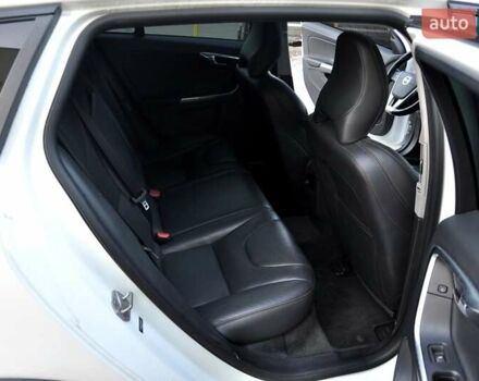 Білий Вольво V60 Cross Country, об'ємом двигуна 2.5 л та пробігом 161 тис. км за 14500 $, фото 24 на Automoto.ua