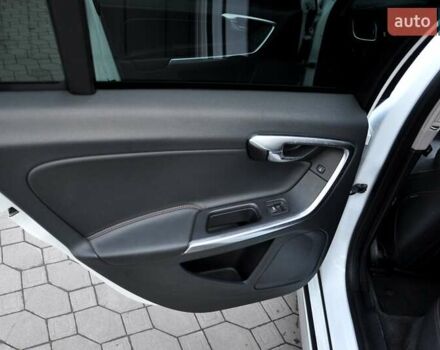 Білий Вольво V60 Cross Country, об'ємом двигуна 2.5 л та пробігом 161 тис. км за 14500 $, фото 21 на Automoto.ua