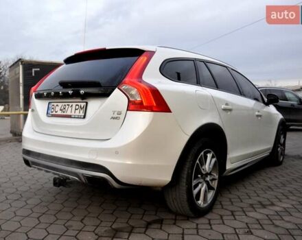 Білий Вольво V60 Cross Country, об'ємом двигуна 2.5 л та пробігом 161 тис. км за 14500 $, фото 7 на Automoto.ua
