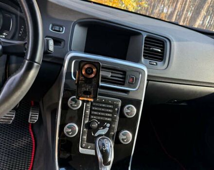 Білий Вольво V60 Cross Country, об'ємом двигуна 2.5 л та пробігом 99 тис. км за 17300 $, фото 6 на Automoto.ua