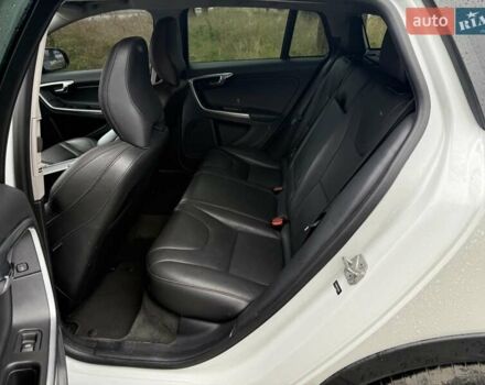 Белый Вольво V60 Cross Country, объемом двигателя 2.5 л и пробегом 161 тыс. км за 14500 $, фото 21 на Automoto.ua
