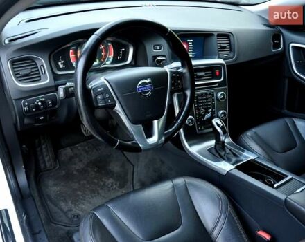 Білий Вольво V60 Cross Country, об'ємом двигуна 2.5 л та пробігом 161 тис. км за 14500 $, фото 18 на Automoto.ua