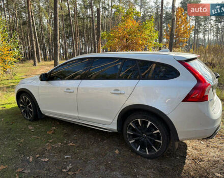 Білий Вольво V60 Cross Country, об'ємом двигуна 2.5 л та пробігом 99 тис. км за 17300 $, фото 2 на Automoto.ua
