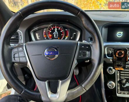 Білий Вольво V60 Cross Country, об'ємом двигуна 2.5 л та пробігом 99 тис. км за 17300 $, фото 7 на Automoto.ua