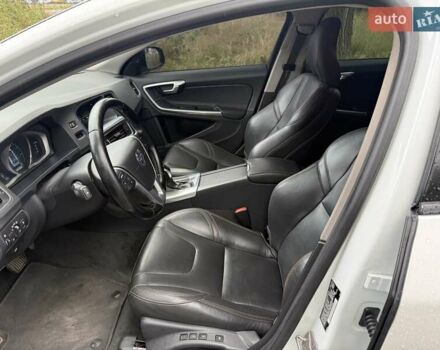 Белый Вольво V60 Cross Country, объемом двигателя 2.5 л и пробегом 161 тыс. км за 14500 $, фото 22 на Automoto.ua
