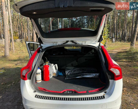 Білий Вольво V60 Cross Country, об'ємом двигуна 2.5 л та пробігом 99 тис. км за 17300 $, фото 11 на Automoto.ua