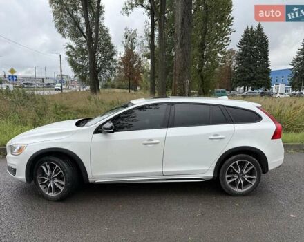 Белый Вольво V60 Cross Country, объемом двигателя 2.5 л и пробегом 161 тыс. км за 14900 $, фото 4 на Automoto.ua