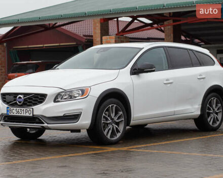 Белый Вольво V60 Cross Country, объемом двигателя 2.5 л и пробегом 144 тыс. км за 16400 $, фото 6 на Automoto.ua