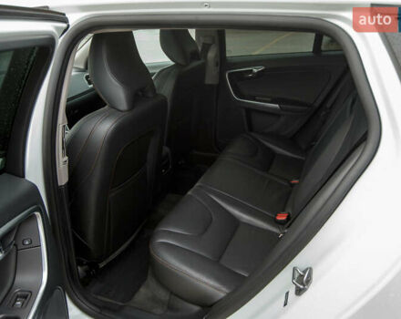 Белый Вольво V60 Cross Country, объемом двигателя 2.5 л и пробегом 144 тыс. км за 16400 $, фото 19 на Automoto.ua