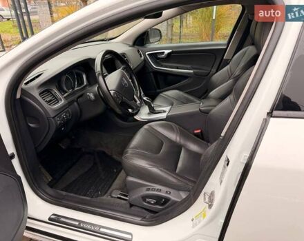 Белый Вольво V60 Cross Country, объемом двигателя 2 л и пробегом 144 тыс. км за 18500 $, фото 7 на Automoto.ua