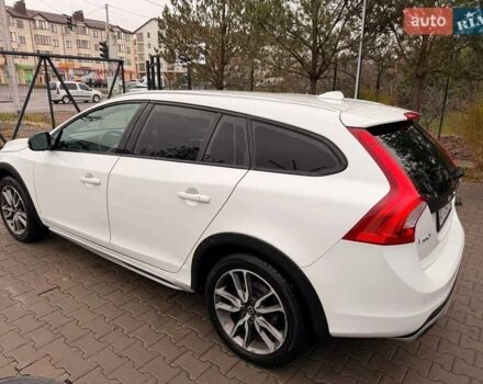 Белый Вольво V60 Cross Country, объемом двигателя 2 л и пробегом 144 тыс. км за 18500 $, фото 3 на Automoto.ua