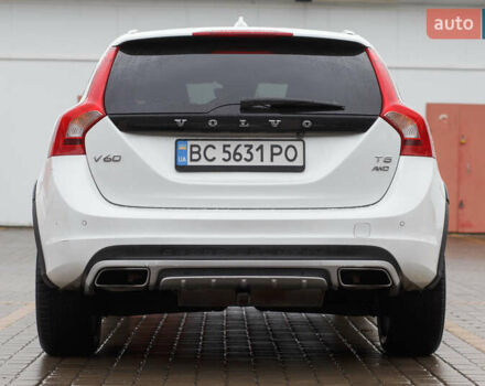 Белый Вольво V60 Cross Country, объемом двигателя 2.5 л и пробегом 144 тыс. км за 16400 $, фото 3 на Automoto.ua