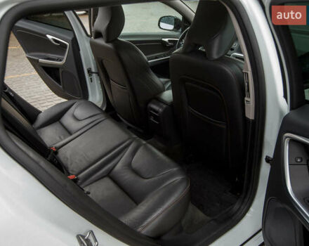 Белый Вольво V60 Cross Country, объемом двигателя 2.5 л и пробегом 144 тыс. км за 16400 $, фото 20 на Automoto.ua