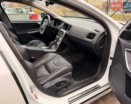 Белый Вольво V60 Cross Country, объемом двигателя 2 л и пробегом 144 тыс. км за 18500 $, фото 6 на Automoto.ua