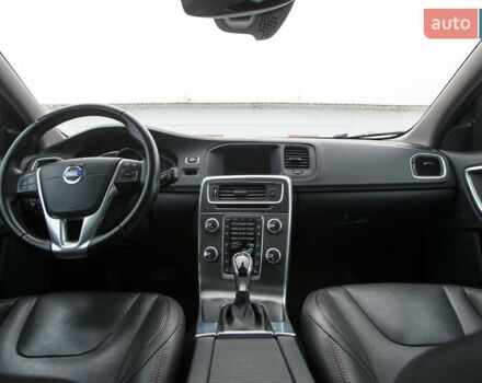 Белый Вольво V60 Cross Country, объемом двигателя 2.5 л и пробегом 144 тыс. км за 16400 $, фото 14 на Automoto.ua