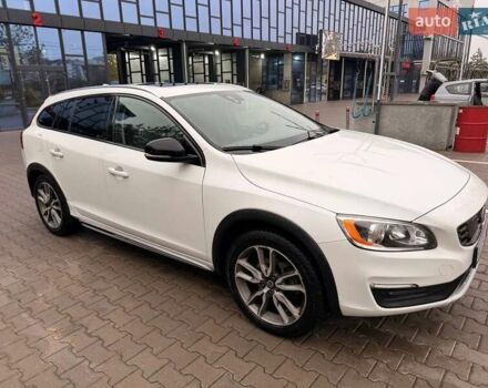 Белый Вольво V60 Cross Country, объемом двигателя 2 л и пробегом 144 тыс. км за 18500 $, фото 2 на Automoto.ua