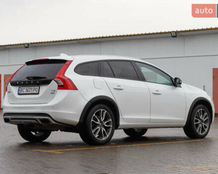 Белый Вольво V60 Cross Country, объемом двигателя 2.5 л и пробегом 144 тыс. км за 16400 $, фото 2 на Automoto.ua