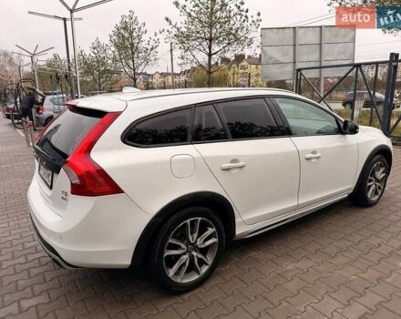 Белый Вольво V60 Cross Country, объемом двигателя 2 л и пробегом 144 тыс. км за 18500 $, фото 1 на Automoto.ua