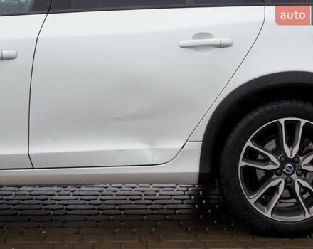 Белый Вольво V60 Cross Country, объемом двигателя 2.5 л и пробегом 144 тыс. км за 16400 $, фото 9 на Automoto.ua