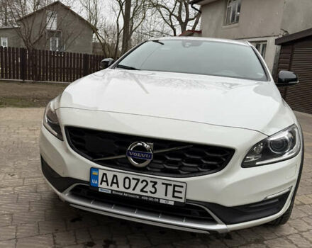 Белый Вольво V60 Cross Country, объемом двигателя 2.4 л и пробегом 54 тыс. км за 22500 $, фото 3 на Automoto.ua