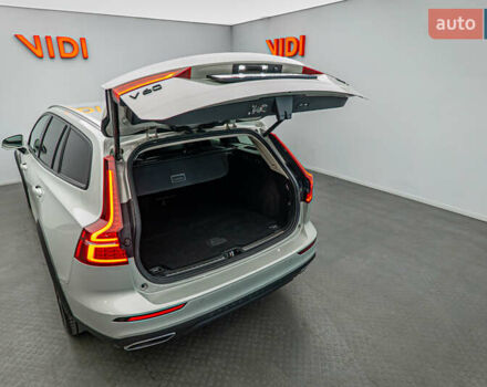 Белый Вольво V60 Cross Country, объемом двигателя 2 л и пробегом 199 тыс. км за 27439 $, фото 6 на Automoto.ua