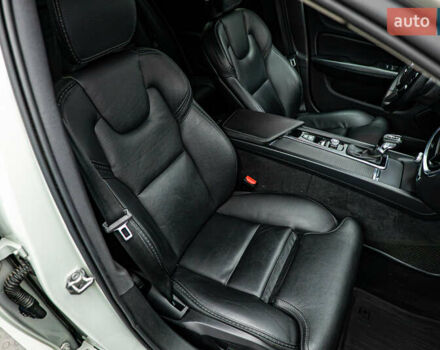 Белый Вольво V60 Cross Country, объемом двигателя 2 л и пробегом 199 тыс. км за 27439 $, фото 17 на Automoto.ua