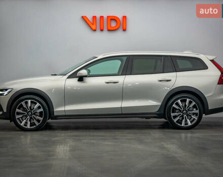 Белый Вольво V60 Cross Country, объемом двигателя 2 л и пробегом 199 тыс. км за 27439 $, фото 2 на Automoto.ua