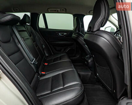 Белый Вольво V60 Cross Country, объемом двигателя 2 л и пробегом 199 тыс. км за 27439 $, фото 18 на Automoto.ua