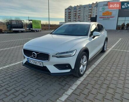 Белый Вольво V60 Cross Country, объемом двигателя 1.97 л и пробегом 180 тыс. км за 30000 $, фото 1 на Automoto.ua