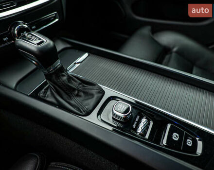 Белый Вольво V60 Cross Country, объемом двигателя 2 л и пробегом 199 тыс. км за 27439 $, фото 16 на Automoto.ua