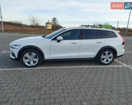 Белый Вольво V60 Cross Country, объемом двигателя 1.97 л и пробегом 180 тыс. км за 30000 $, фото 4 на Automoto.ua