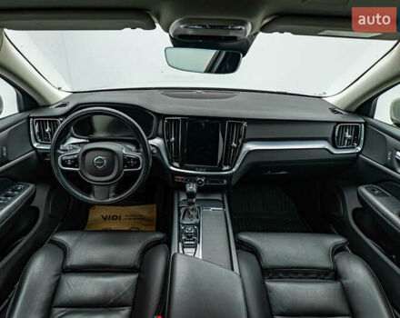 Белый Вольво V60 Cross Country, объемом двигателя 2 л и пробегом 199 тыс. км за 27439 $, фото 10 на Automoto.ua