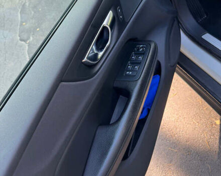 Білий Вольво V60 Cross Country, об'ємом двигуна 2 л та пробігом 196 тис. км за 25000 $, фото 21 на Automoto.ua