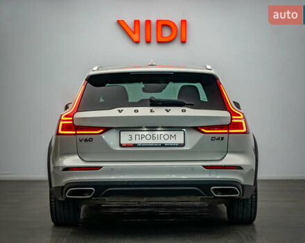 Белый Вольво V60 Cross Country, объемом двигателя 2 л и пробегом 199 тыс. км за 27439 $, фото 5 на Automoto.ua