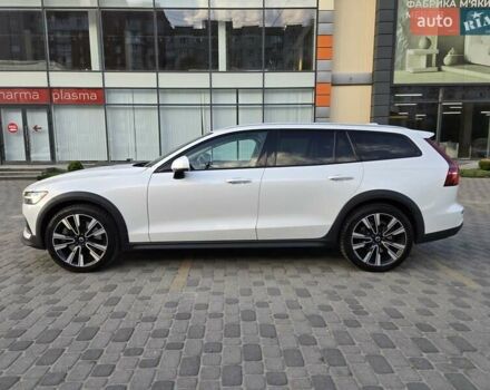 Белый Вольво V60 Cross Country, объемом двигателя 1.97 л и пробегом 60 тыс. км за 34500 $, фото 5 на Automoto.ua