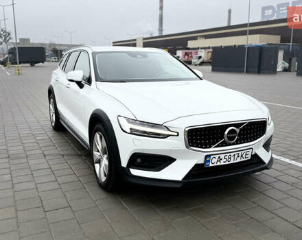 Белый Вольво V60 Cross Country, объемом двигателя 1.97 л и пробегом 219 тыс. км за 29900 $, фото 2 на Automoto.ua
