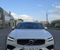 Белый Вольво V60 Cross Country, объемом двигателя 1.97 л и пробегом 60 тыс. км за 34500 $, фото 1 на Automoto.ua