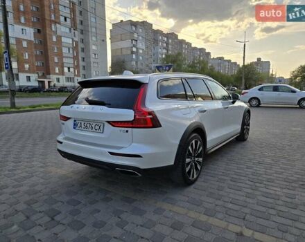 Белый Вольво V60 Cross Country, объемом двигателя 1.97 л и пробегом 60 тыс. км за 34500 $, фото 4 на Automoto.ua