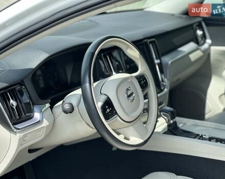 Белый Вольво V60 Cross Country, объемом двигателя 1.97 л и пробегом 60 тыс. км за 32999 $, фото 6 на Automoto.ua