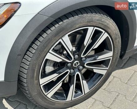 Белый Вольво V60 Cross Country, объемом двигателя 1.97 л и пробегом 60 тыс. км за 32999 $, фото 5 на Automoto.ua